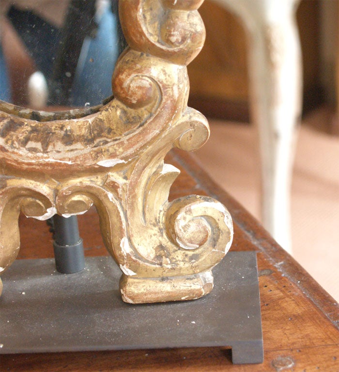 Miniatur-Louis-XV-Spiegel auf Bronzesockeln und mit Bilderleuchten (18. Jahrhundert) im Angebot