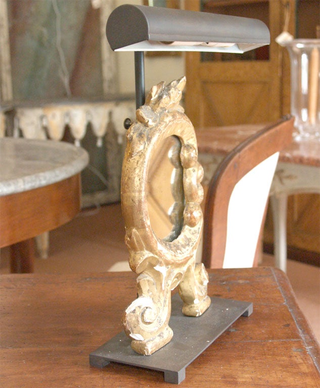 Miniatur-Louis-XV-Spiegel auf Bronzesockeln und mit Bilderleuchten im Angebot 2