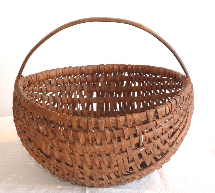 American LARGE HINEY/BUTTOCKS BASKET FROM PENNSYLVANIA