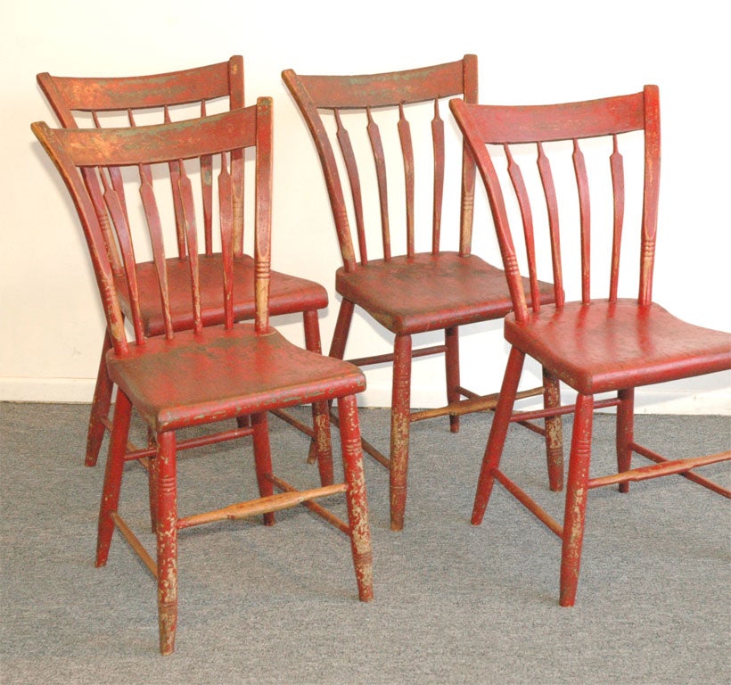 19THC RED OVER GREEN ORIGINAL PAINTED ARROWBACK PLANK CHAIRS