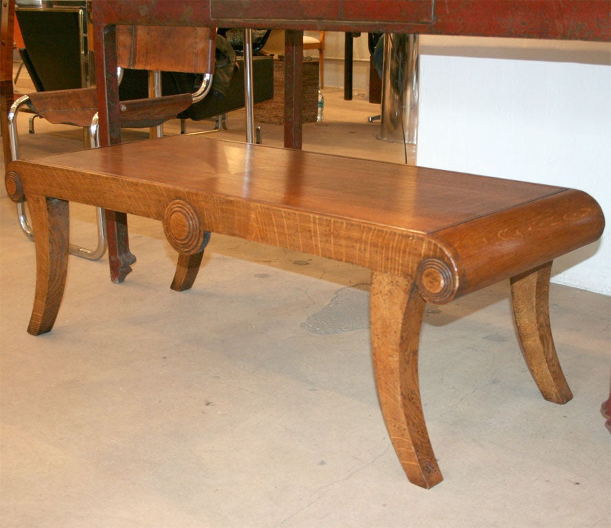 19TH CENTURY OAK WOOD REGENCY HALL BENCH WITH SABRE LEGS.