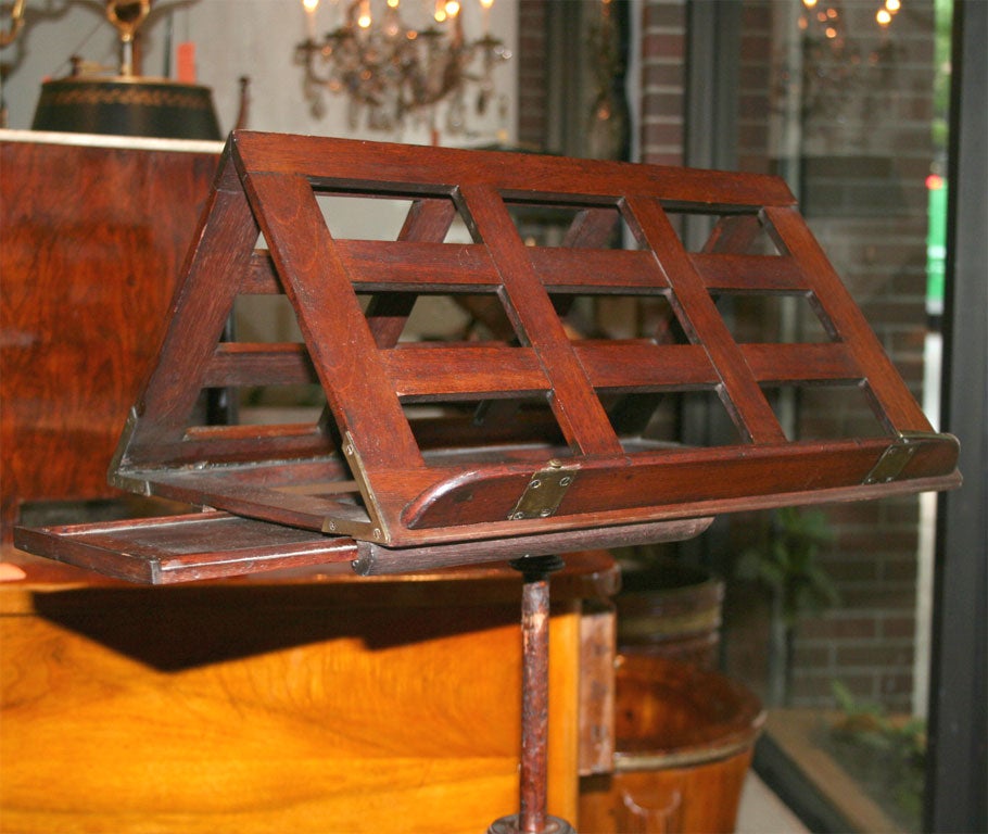 Rare American Queen Ann Music Stand, 18th century 5