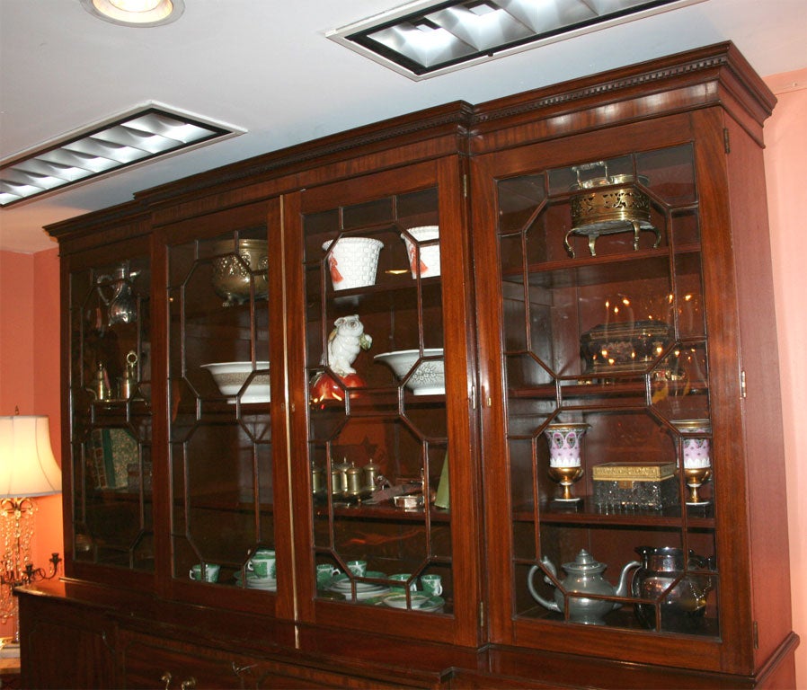 George III Mahogany Butlers Breakfront, ca 1780 In Excellent Condition In Westwood, NJ