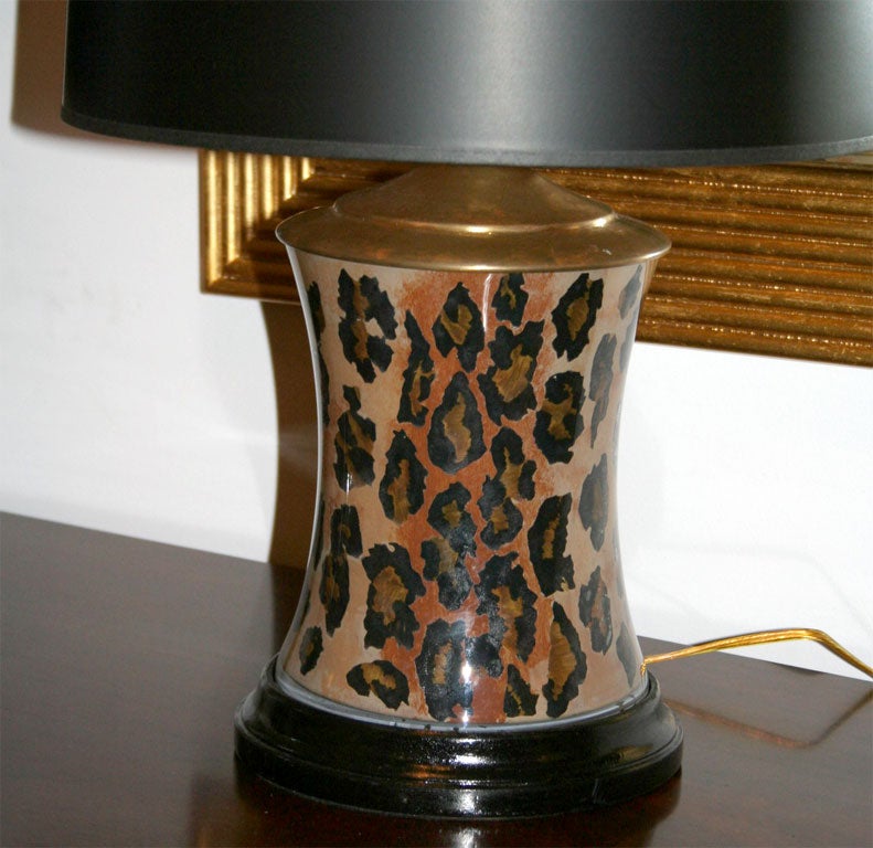 Pair of Leopard Print Glass Lamps In Good Condition For Sale In New York, NY
