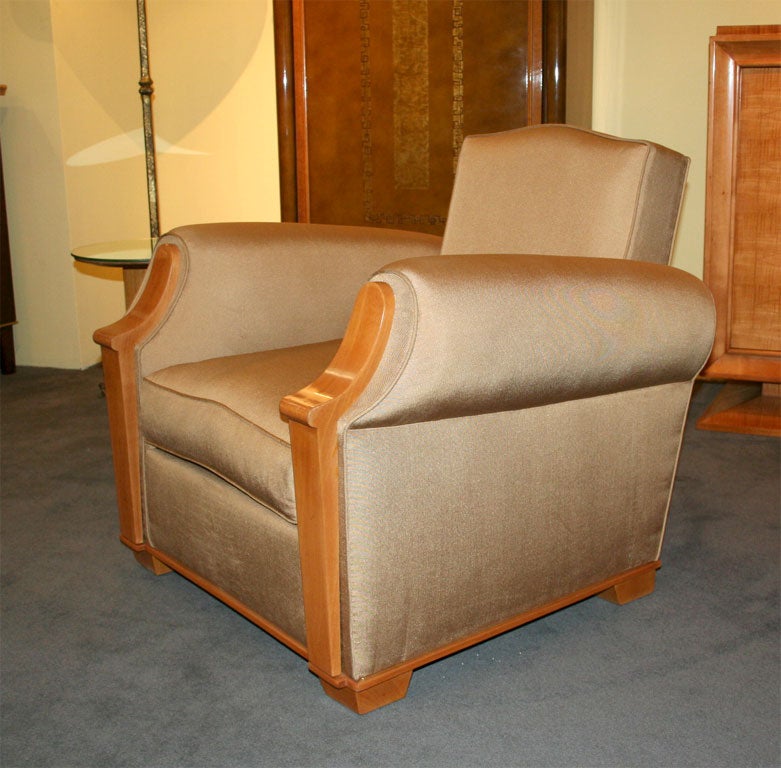 Large comfortable fruit-wood Club Chair <br />
by Batistin Spade (1891-1969).