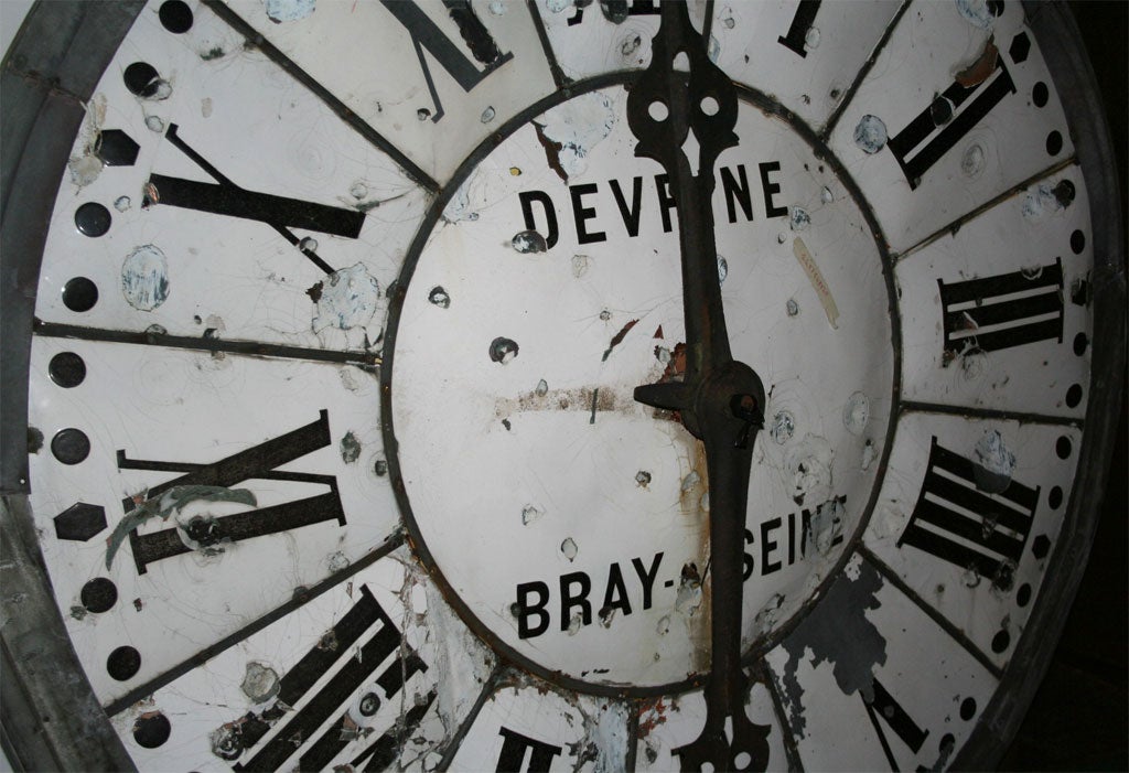 devrine wall clock