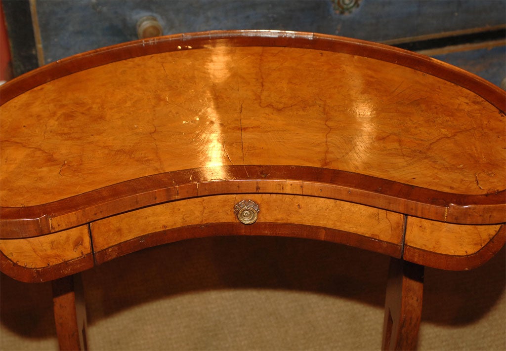 Kidney Shaped Table In Good Condition In San Francisco, CA