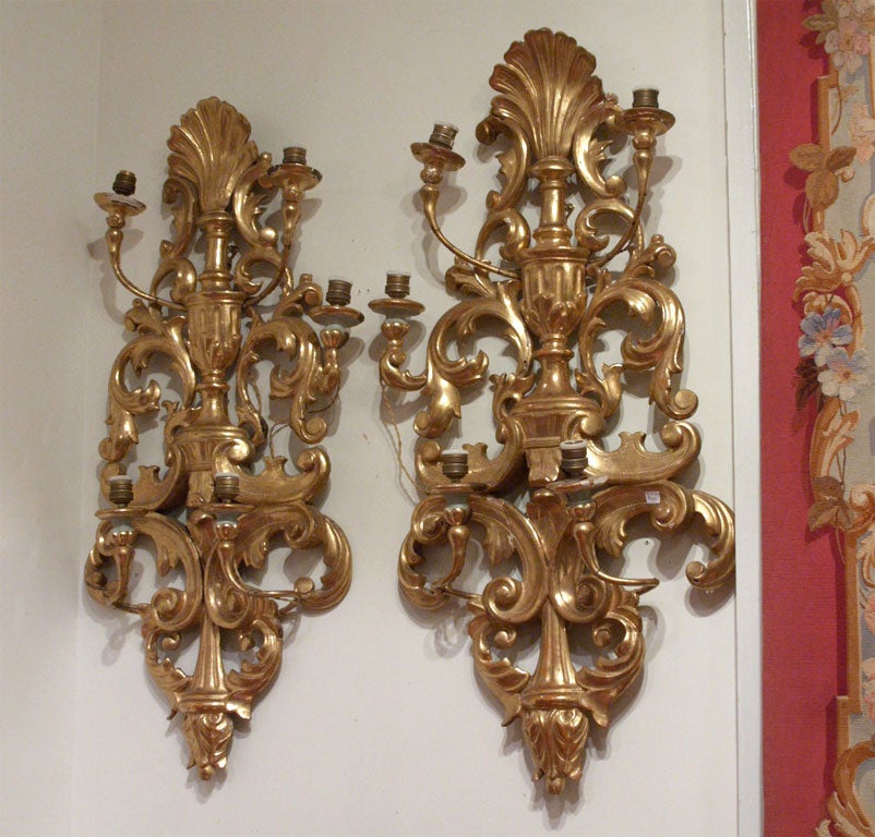 Monumental Pair of Giltwood Italian Wall Sconces For Sale 4