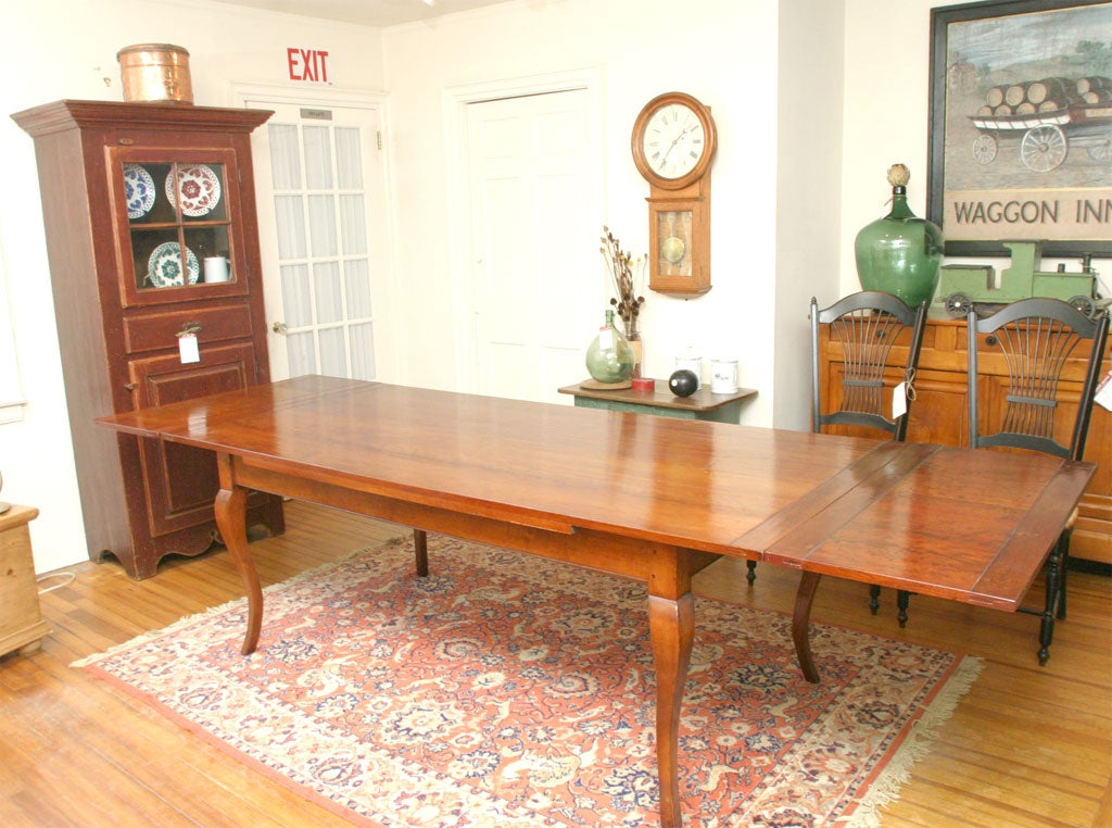 Reproduction Dining Table with Two Extending Leaves For Sale at 1stDibs
