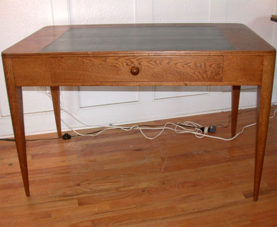 Ruhlmann Desk in Oak and Green Leather In Excellent Condition In Southampton, NY