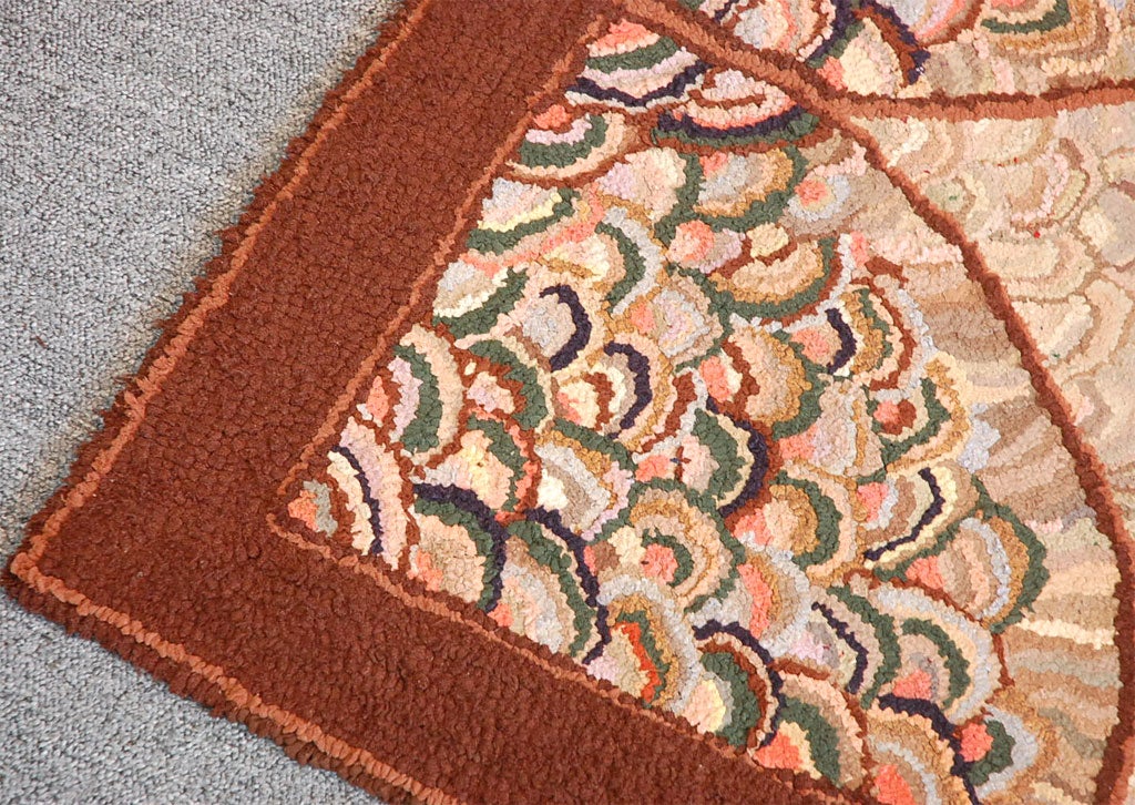 1930s Hand-Hooked Clam Shell Pattern Rug from New England In Excellent Condition For Sale In Los Angeles, CA