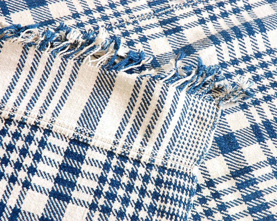 19THC BLUE AND WHITE HAND WOVEN COVERLET FROM NEW ENGLAND 4
