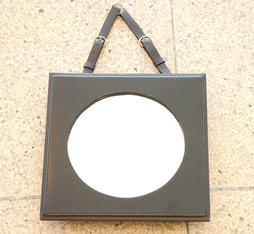 Mirror with Hidden Key Hang