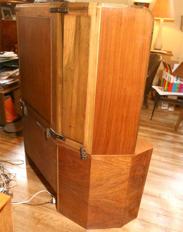 Burl Veneer Vanity with 5 Part Mirror. 5