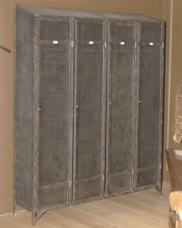 Industrial-Design Galvanized Metal Foot Locker-