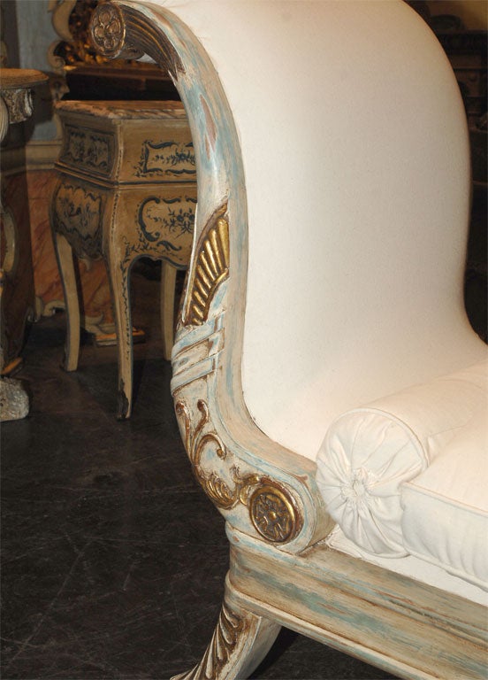 Italian Painted and Parcel-Gilt Chaise In Excellent Condition For Sale In Glen Ellen, CA