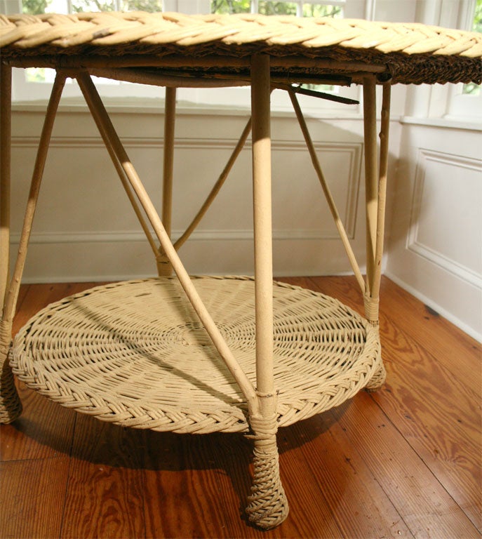 Bar Harbor Wicker Table In Excellent Condition For Sale In Sheffield, MA