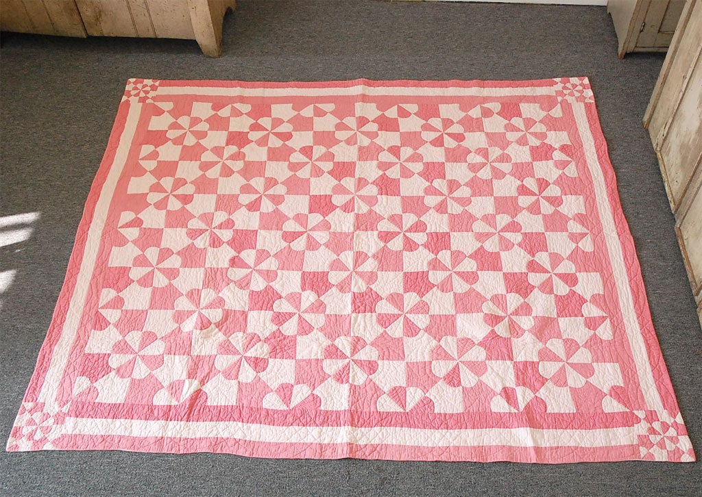 1930'S ROB PETER TO PAY PAUL PATTERN QUILT IN NICE CONDITION.GOOD PIECE WORK AND NICE QUILTING.THIS IS GREAT FOR A GIRLS ROOM.