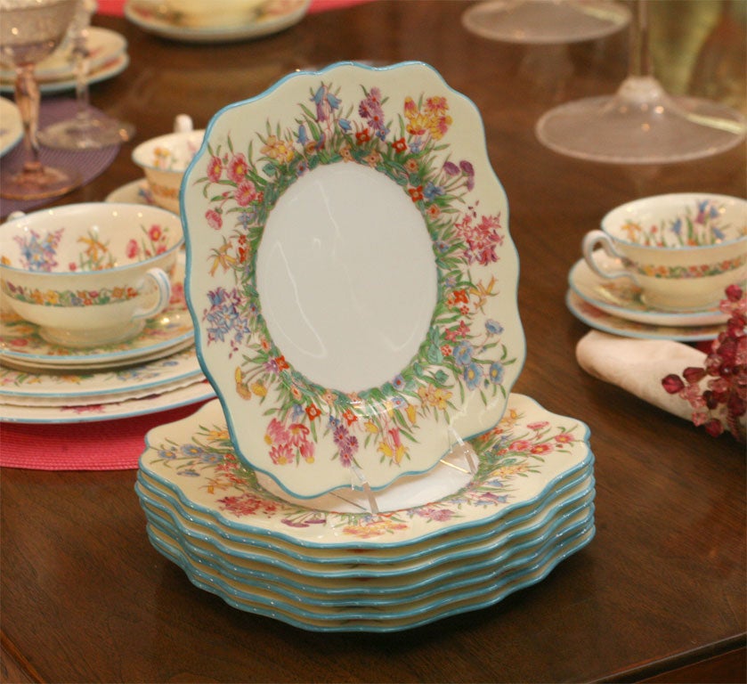 96 Pc. Wedgwood Complete Dinner Service for 12 W/ Hand Painted Floral Decoration In Excellent Condition In Great Barrington, MA
