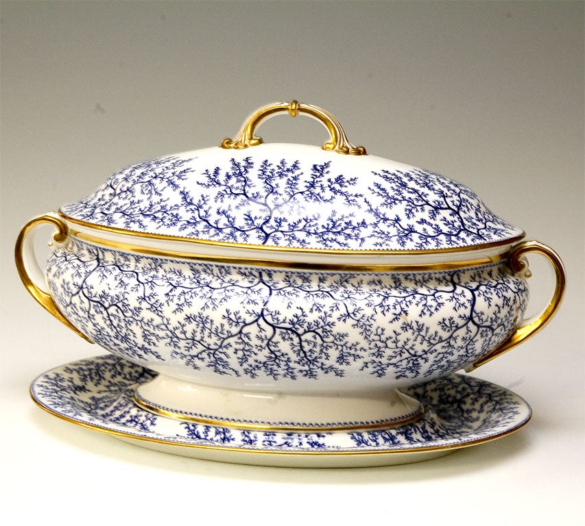 This wonderful 19th century Minton handcolored large oval soup tureen sits prominently in the matching underplate. Decorated with an all-over blue and white seaweed motif, typical of the Aesthetic Movement, it is embellished with gilt trim on the