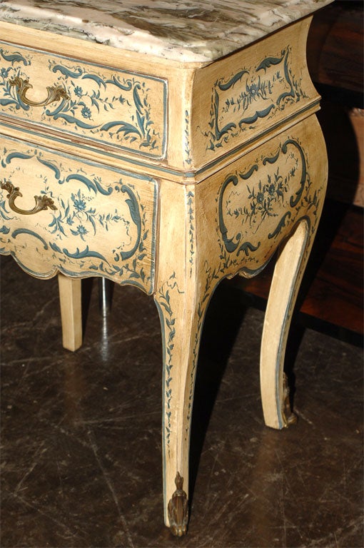 Italian A PAIR OF VENETIAN  SIDE TABLES For Sale