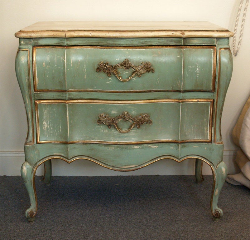 Small Louis XV style commode 3