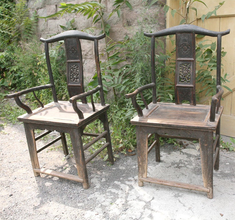 Elegant pair of 19th century antique Chinese armchairs in elmwood with medallion hand-carved back-splat.