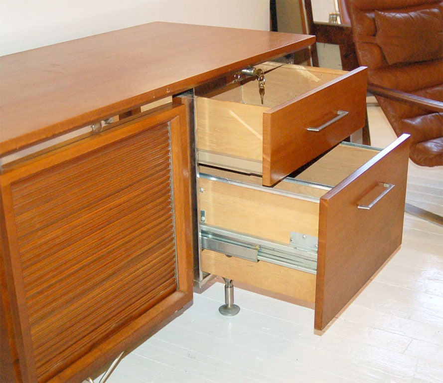 Mid-20th Century Stow Davis Desk