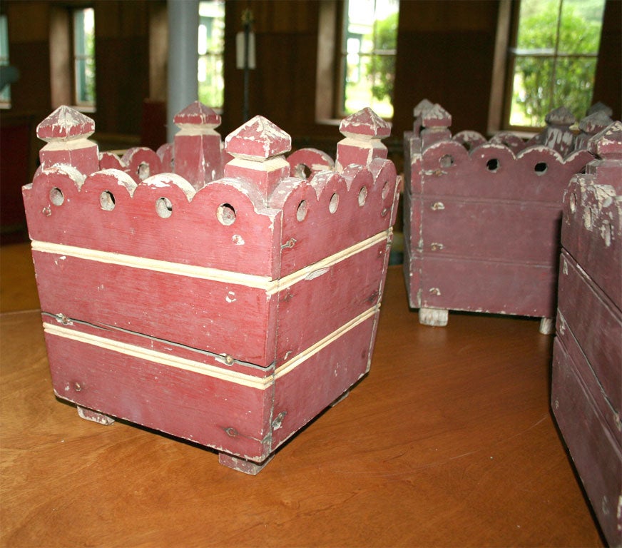 Set of Four Square Wooden French Jardinières In Good Condition For Sale In Stamford, CT