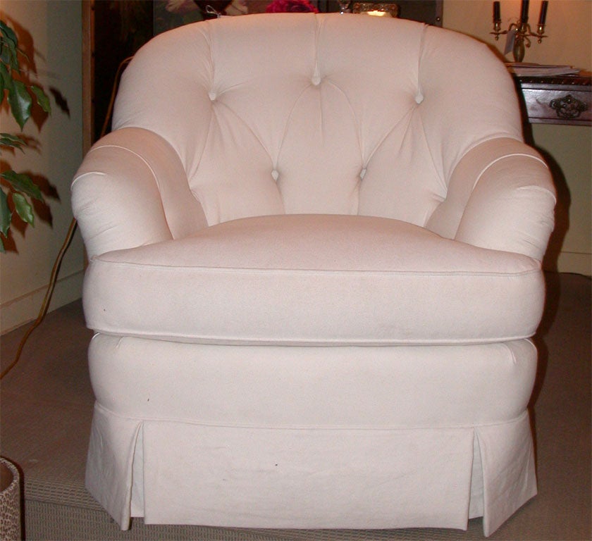 Contemporary Tufted Swivel Club Chair For Sale