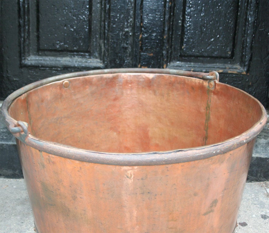 Overscale English 19th Copper Apple Kettle for Firewood In Good Condition In Greenwich, CT
