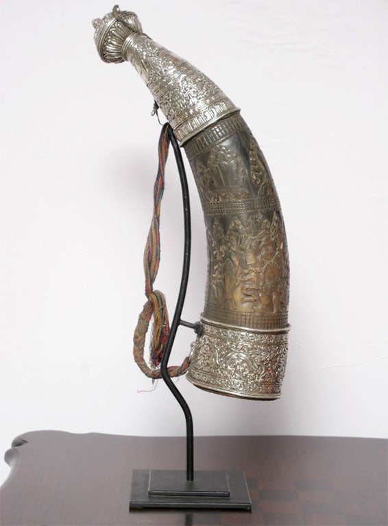 ANTIQUE SILVER AND HORN  WINE DRINKING VESSEL