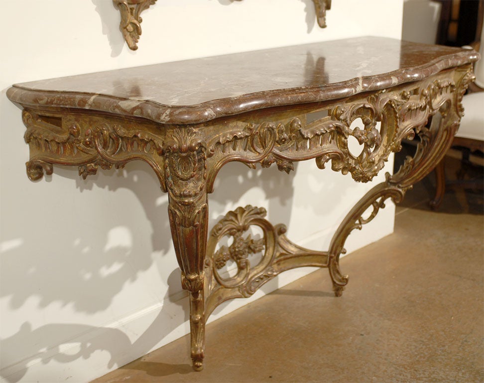 French 1890s Rococo Style Carved Giltwood Console Table with Floral Décor For Sale 3