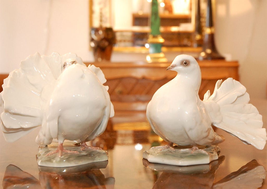 The first Rosenthal company - a factory decorating porcelain, was started in 1879 in Southern Germany. It was founded by Philipp Rosenthal in Erkersreuth near Selv, Bavaria. By 1890 the factory moved to Selb. During the next 10 years the company was