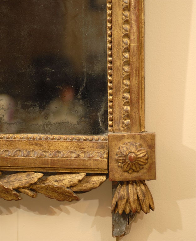 XVIIIe siècle Miroir Louis XVI en bois doré avec cimier, vers 1780 en vente