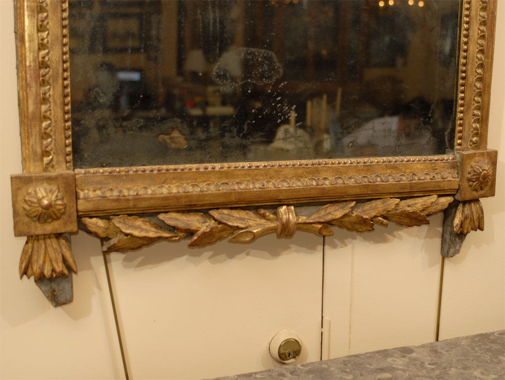 Miroir Louis XVI en bois doré avec cimier, vers 1780 en vente 5