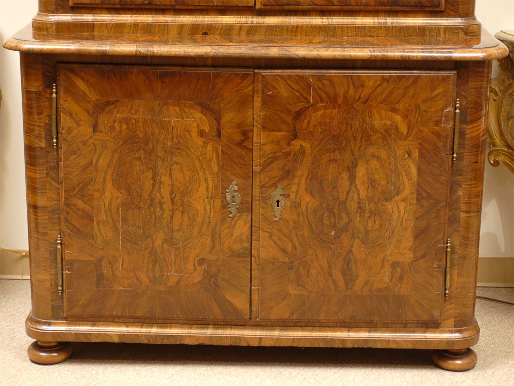 German Buffet Deux Corps in Burled Walnut, circa 1770 For Sale 1