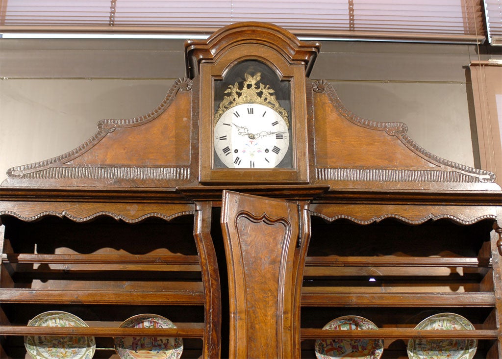 18th Century Louis XV-XVI Transitional Clock-Mounted Vaisellier in Burled Wood, circa 1770 For Sale