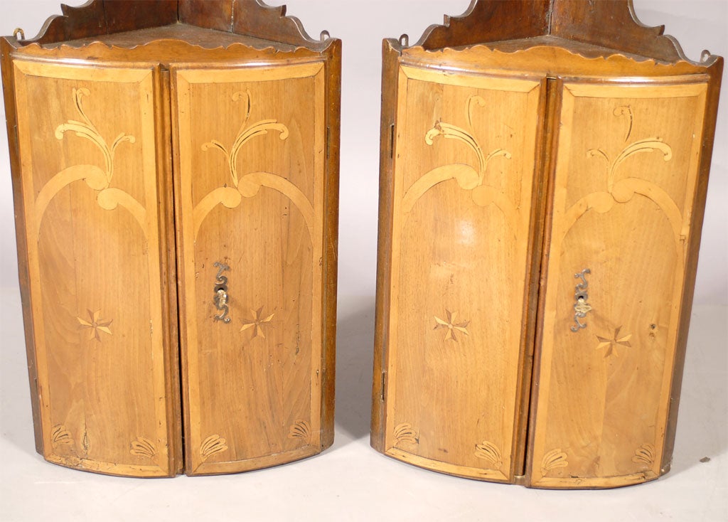French Pair of Large Inlaid Hanging Corner Cupboards in Walnut, France, circa 1790 For Sale