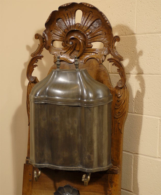Louis XV Walnut and Pewter Lavabo with Original Basin, circa 1740 In Good Condition For Sale In Atlanta, GA