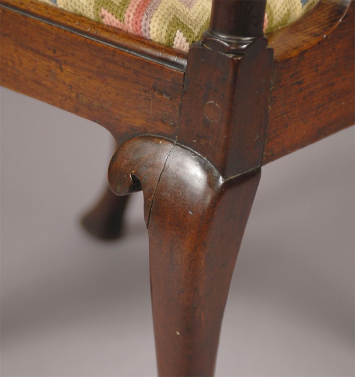 English Queen Anne Period Corner Chair in Walnut, c. 1720 2