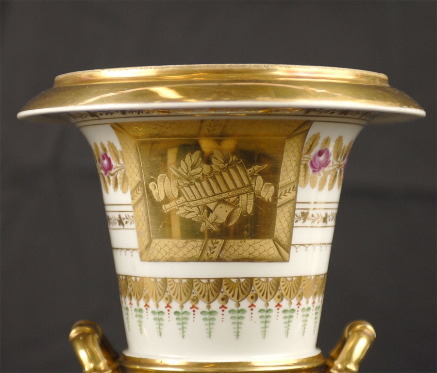 Pair of Empire Period Porcelain Campana Vases, Parisian, circa 1815 For Sale 1