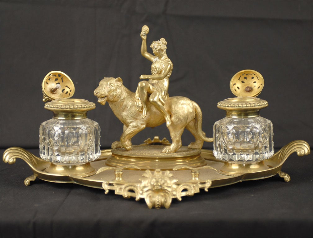 XIXe siècle Ensemble d'encriers d'époque Napoléon III en bronze doré et cristal, vers 1870 en vente