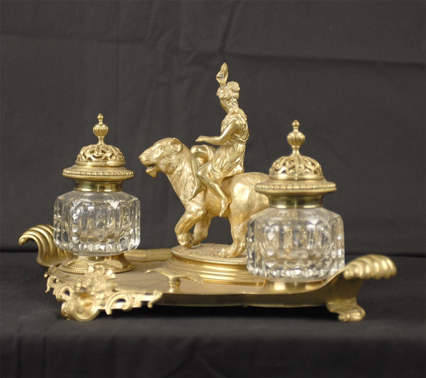 Bronze Ensemble d'encriers d'époque Napoléon III en bronze doré et cristal, vers 1870 en vente
