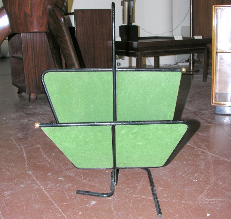 Newspaper/Magazine Stand In Good Condition For Sale In New York, NY