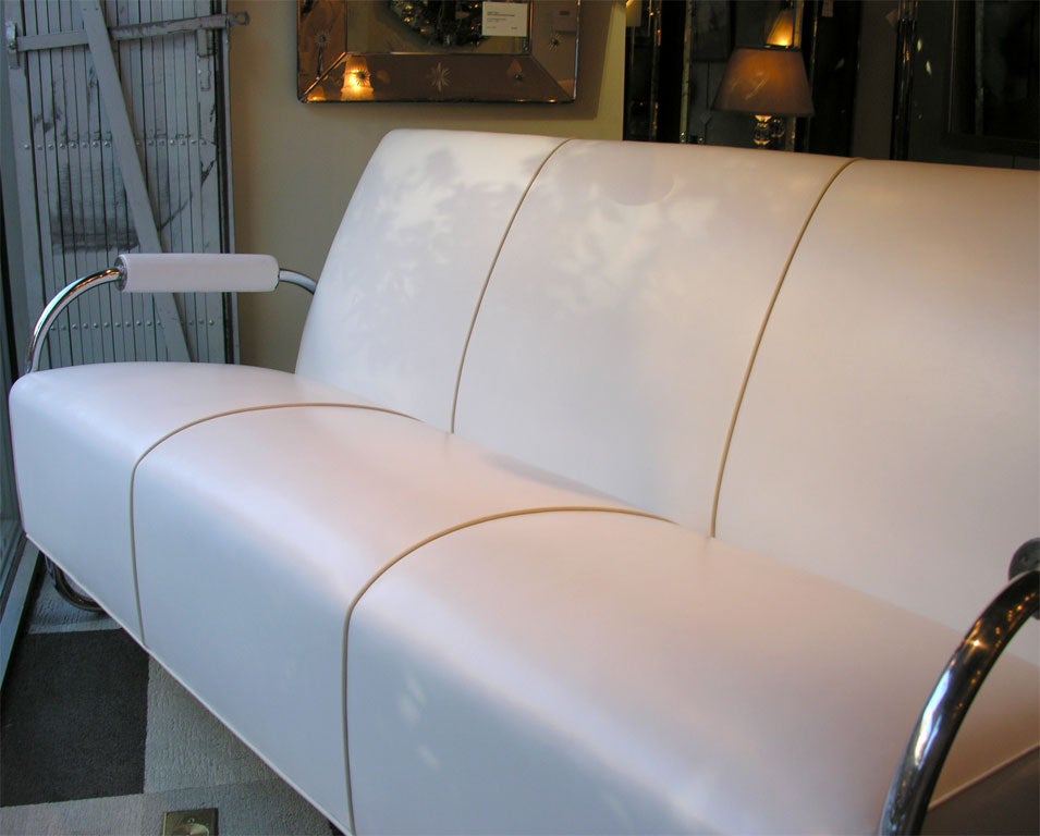 Mid-20th Century Art Deco Machine Age Streamline Sofa in Chrome and Leather by Gilbert Rohde