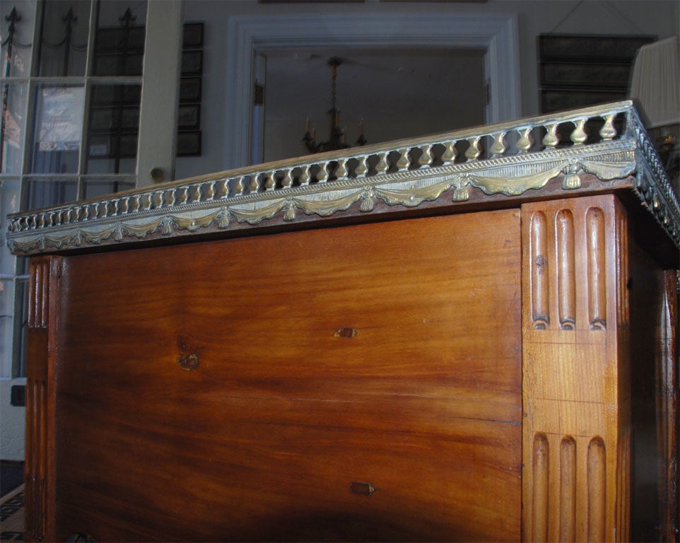 Ciliegio Tavolo di transizione Luigi XV-Luigi XVI in legno di ciliegio in vendita