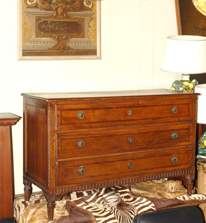 Hand-Carved 18th Century Italian Walnut Commode Chest of Drawers For Sale