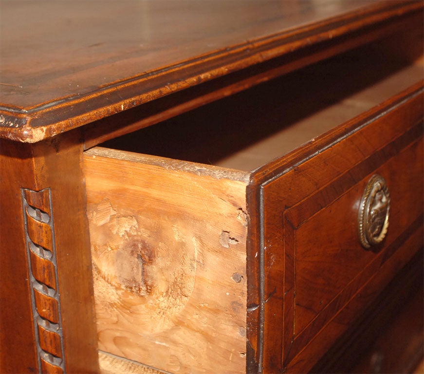 18th Century Italian Walnut Commode Chest of Drawers For Sale 2