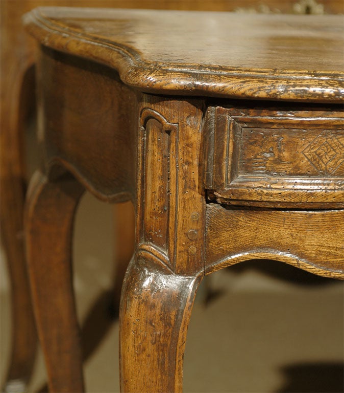 Early Louis XV Writing Table in Elmwood, circa 1730 In Good Condition For Sale In Atlanta, GA